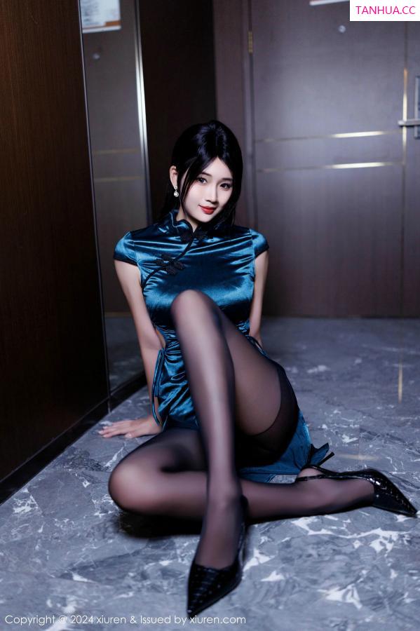   [XiuRen]高清写真图 2024.12.25 No.9653 南乔 旗袍黑丝第15张图片